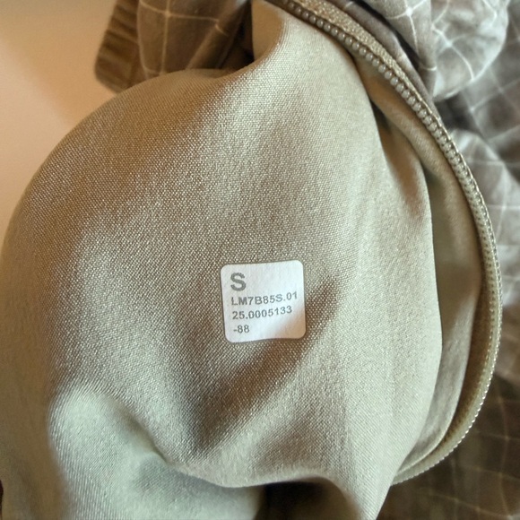 Lululemon
Pace Breaker Linerless
Short 5"
Shadow Grid Sheer Oak Multi
Size S - Picture 5 of 6